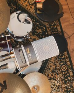 Vintage V67 Microphone with Gretsch USA Custom Drums - Ventottoquarti Recording Studio